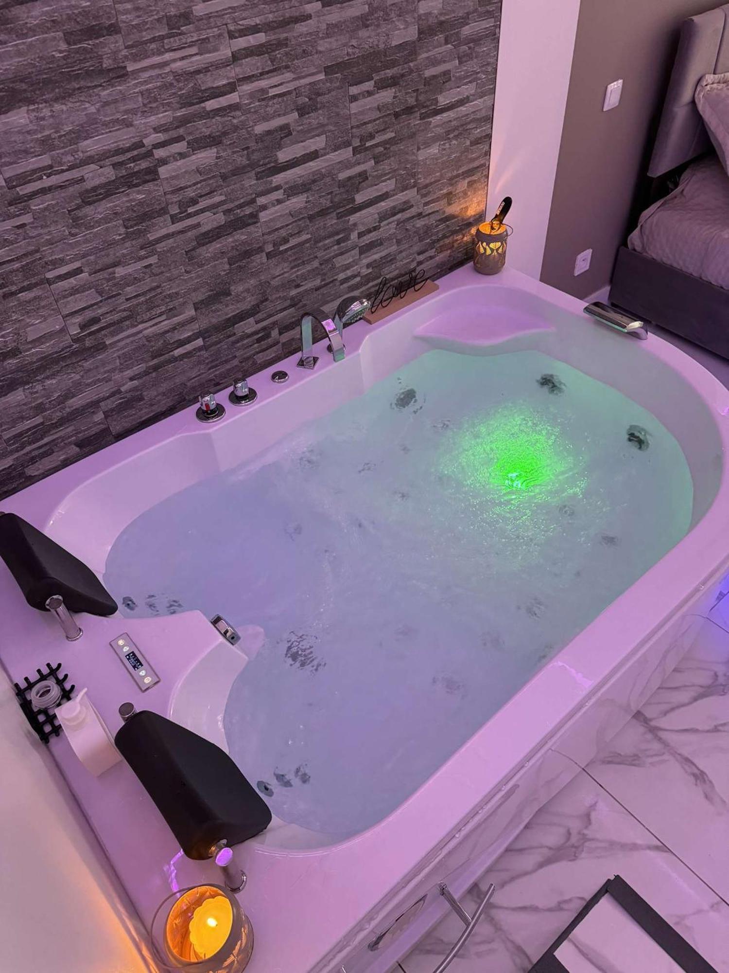 Suite Gold By L Amaryllis I Jacuzzi & Sauna Prive I Centre Beziers Arrivee Autonome Εξωτερικό φωτογραφία