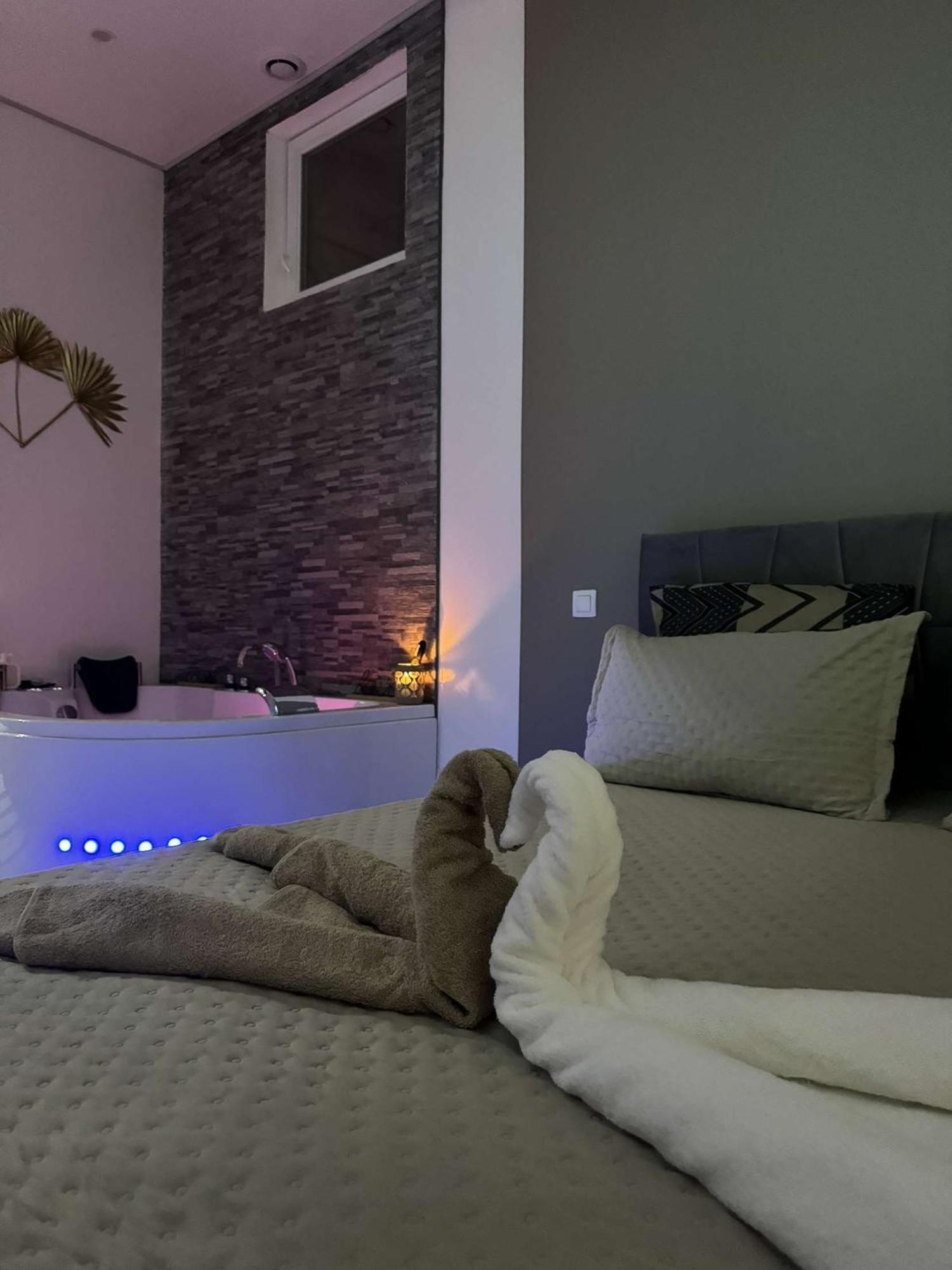 Suite Gold By L Amaryllis I Jacuzzi & Sauna Prive I Centre Beziers Arrivee Autonome Εξωτερικό φωτογραφία