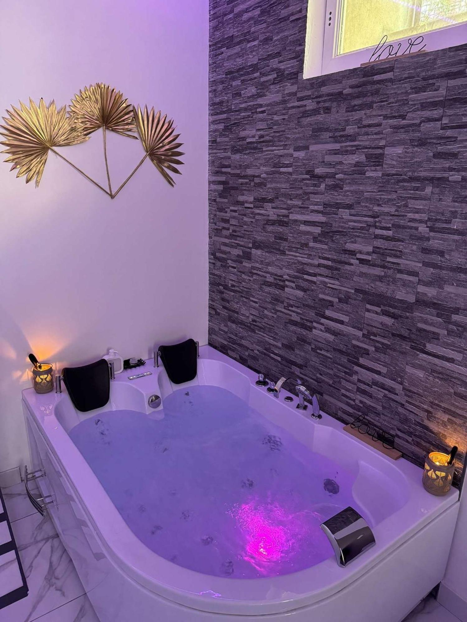 Suite Gold By L Amaryllis I Jacuzzi & Sauna Prive I Centre Beziers Arrivee Autonome Εξωτερικό φωτογραφία